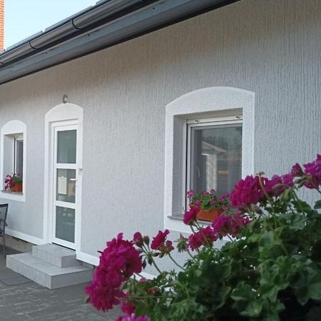 Sobe Majetic Hotel Bizovac Exterior foto
